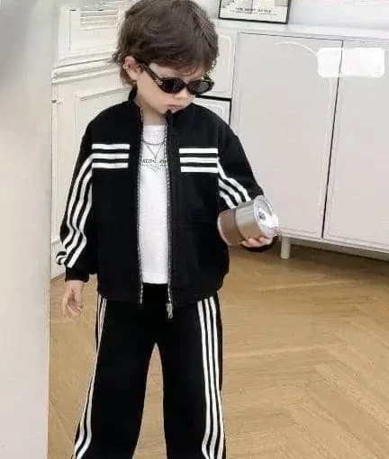 Костюм, цвет черный